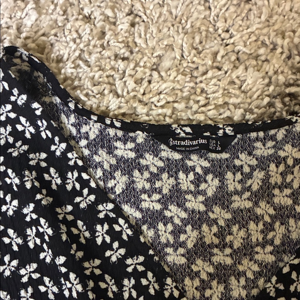 Stradivarius Black and White Floral Romper - Picture 2 of 3